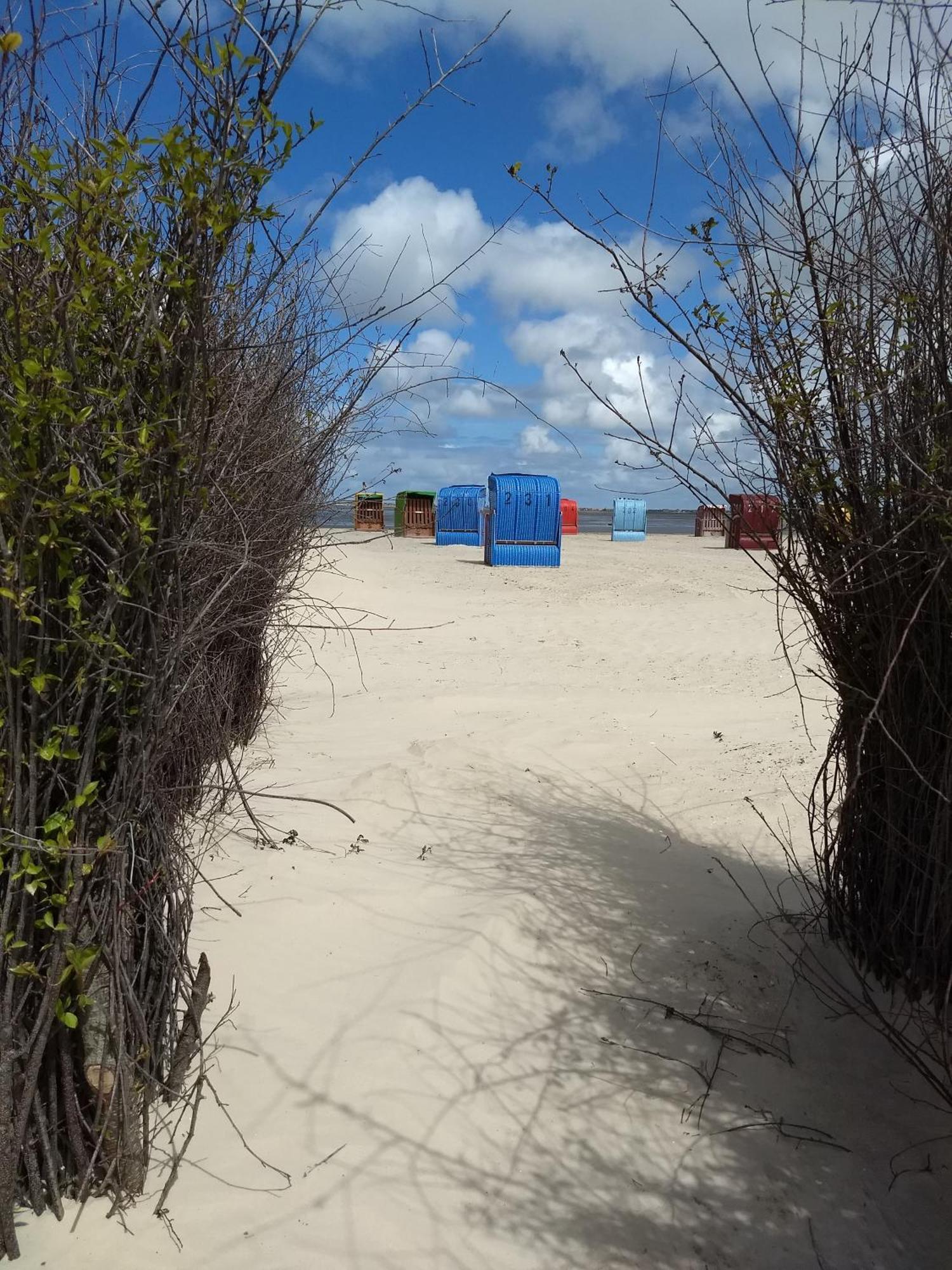 Drei-Insel-Blick Neßmersiel Esterno foto