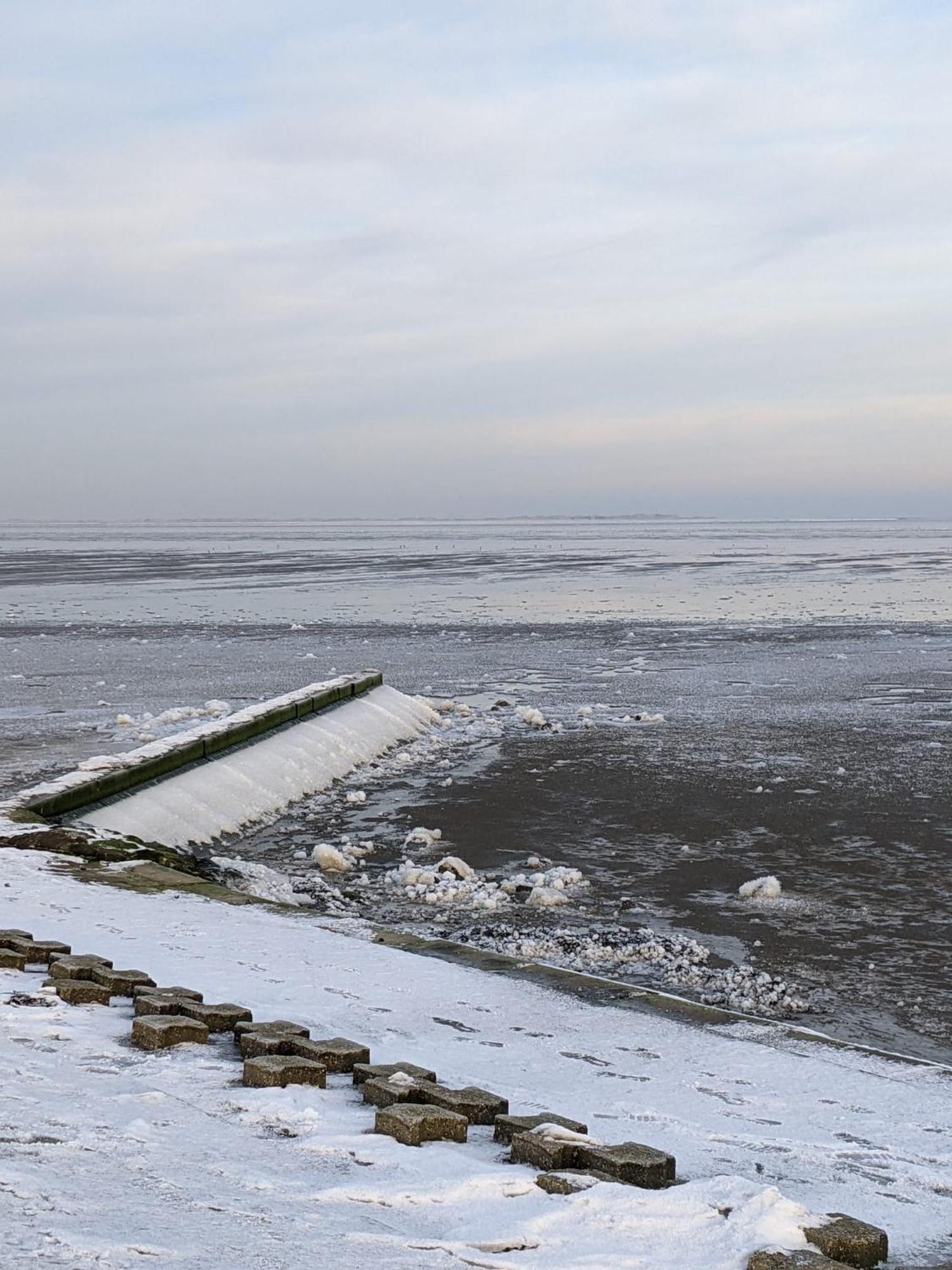 Drei-Insel-Blick Neßmersiel Esterno foto