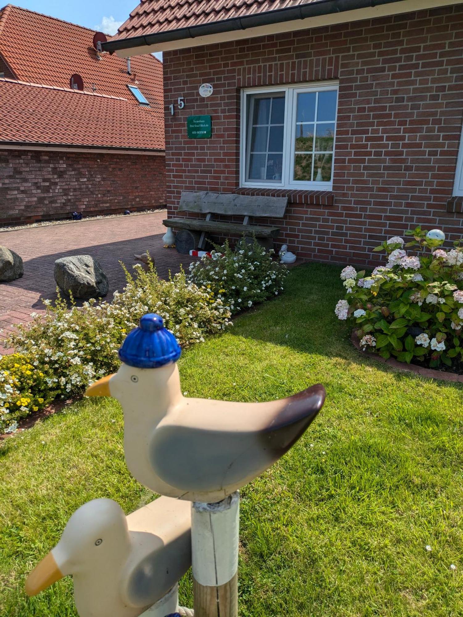 Drei-Insel-Blick Neßmersiel Esterno foto
