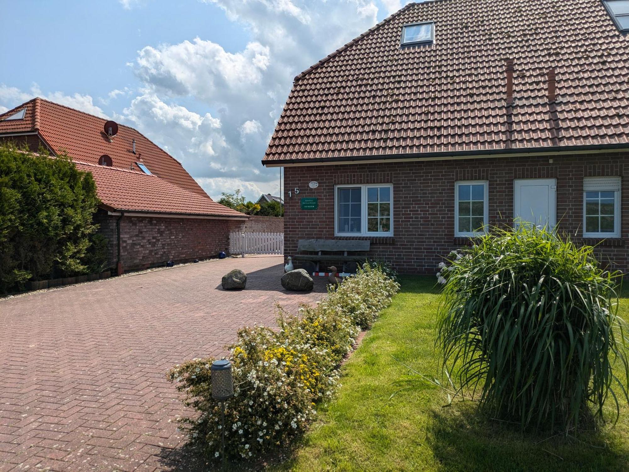 Drei-Insel-Blick Neßmersiel Esterno foto
