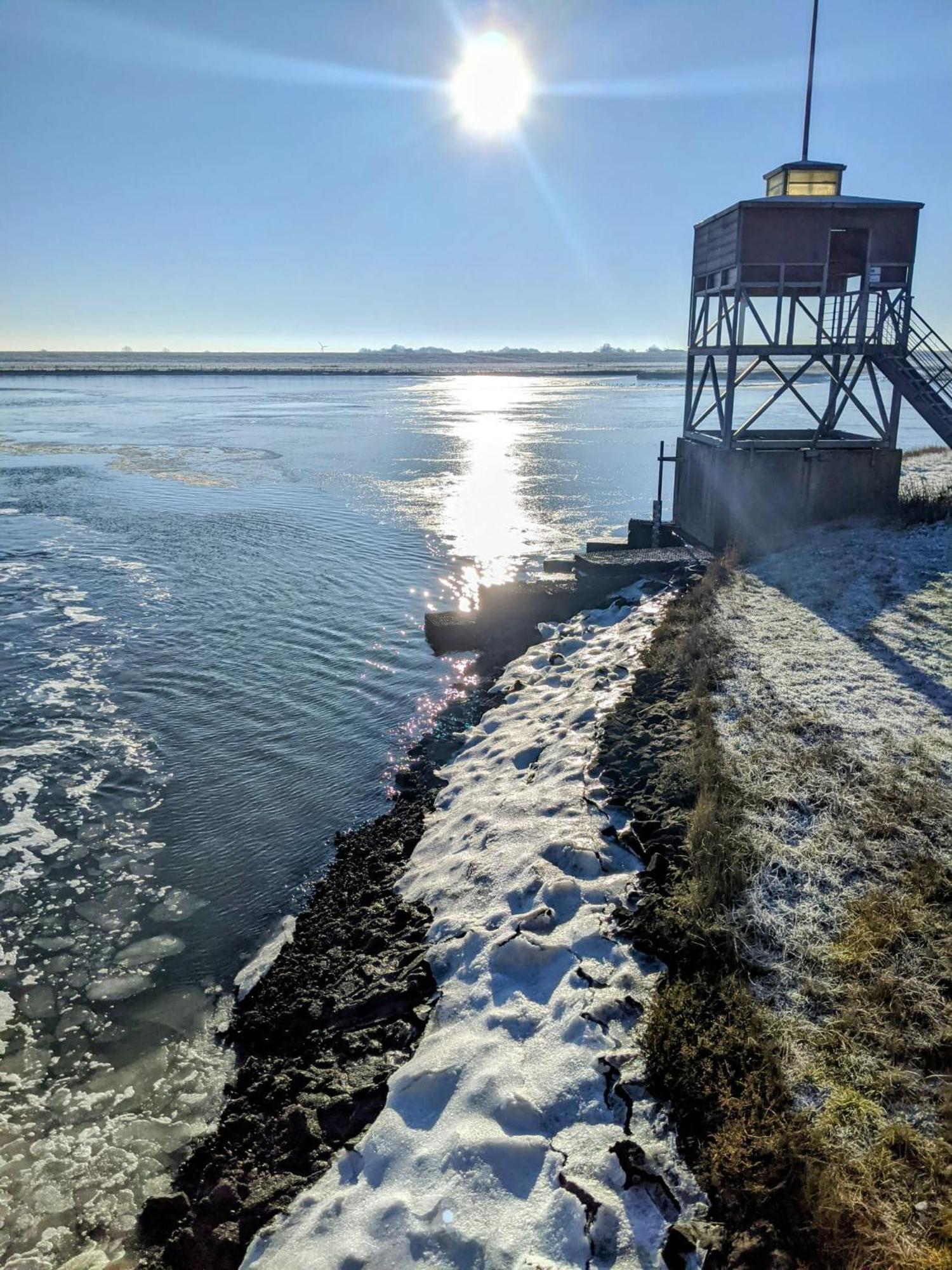 Drei-Insel-Blick Neßmersiel Esterno foto